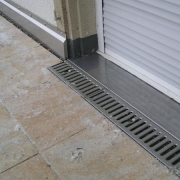 Türschwelle V2A mit Drainrost und Abdeckung