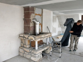 gemauerter Unterbau mit Marterial aus dem Steinbruch