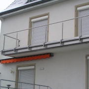 Balkonsanierung mit Geländer