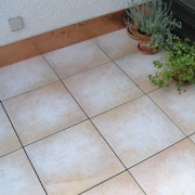 Lose verlegte Keramik Platten