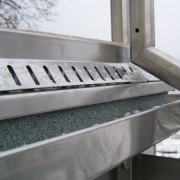 Kiesleistendetail mit Rinne KE65