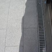 Drainrost vor Türelement